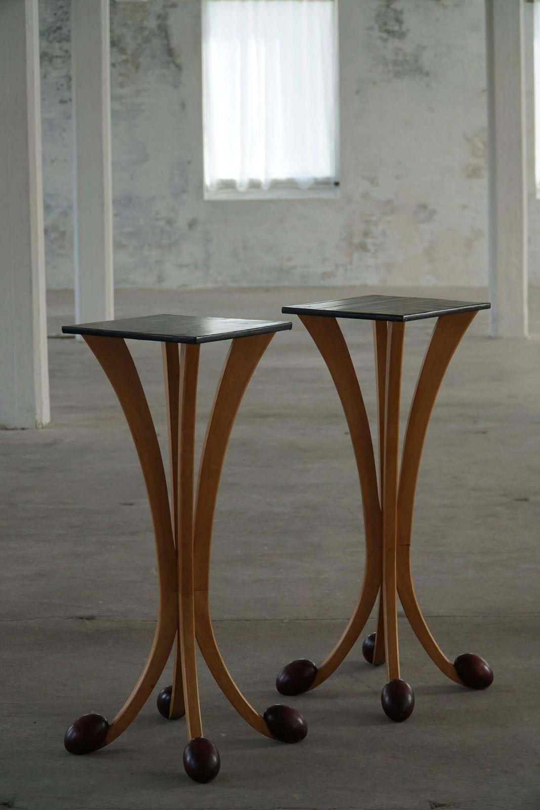 photo vinterior A Pair Of Sculptural Pedestals, French Postmodern Design, 1980s