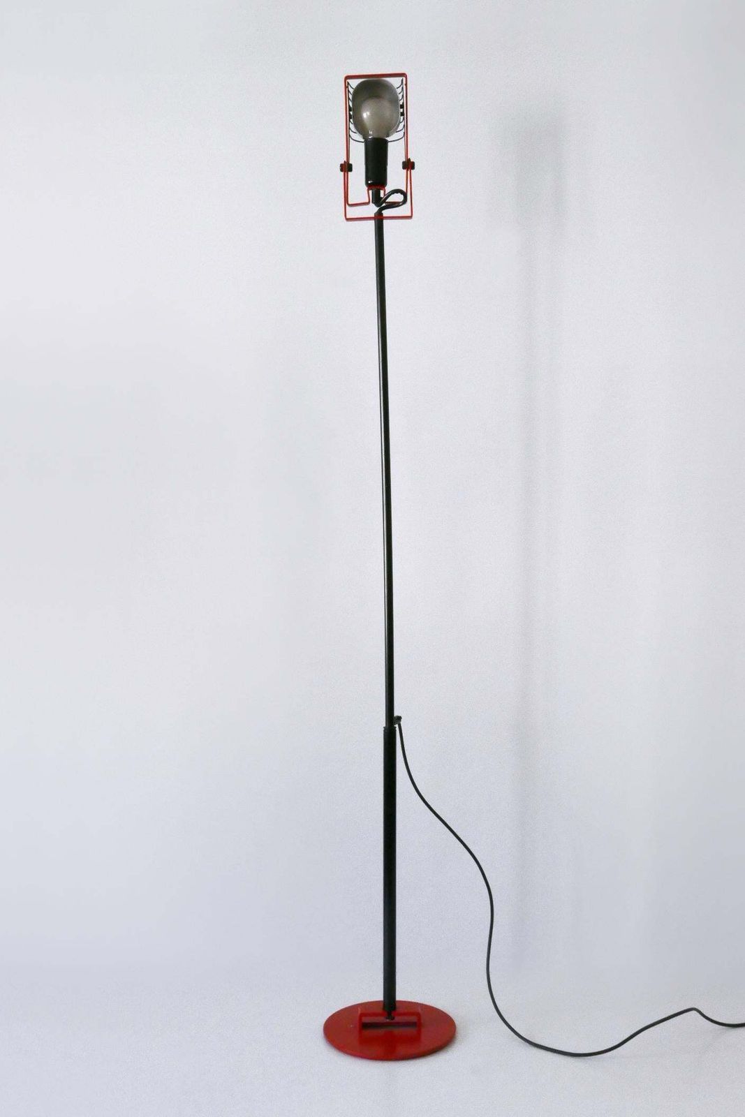 photo furniture Telescopic Floor Lamp Or Reading Light Sintesi By Ernesto Gismondi For Artemide