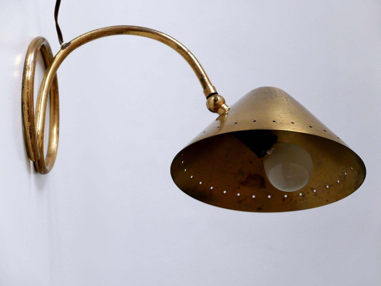 photo vintage Rare And Lovely Mid Century Modern Brass Table Lamp Or Wall Light Sweden 1950s