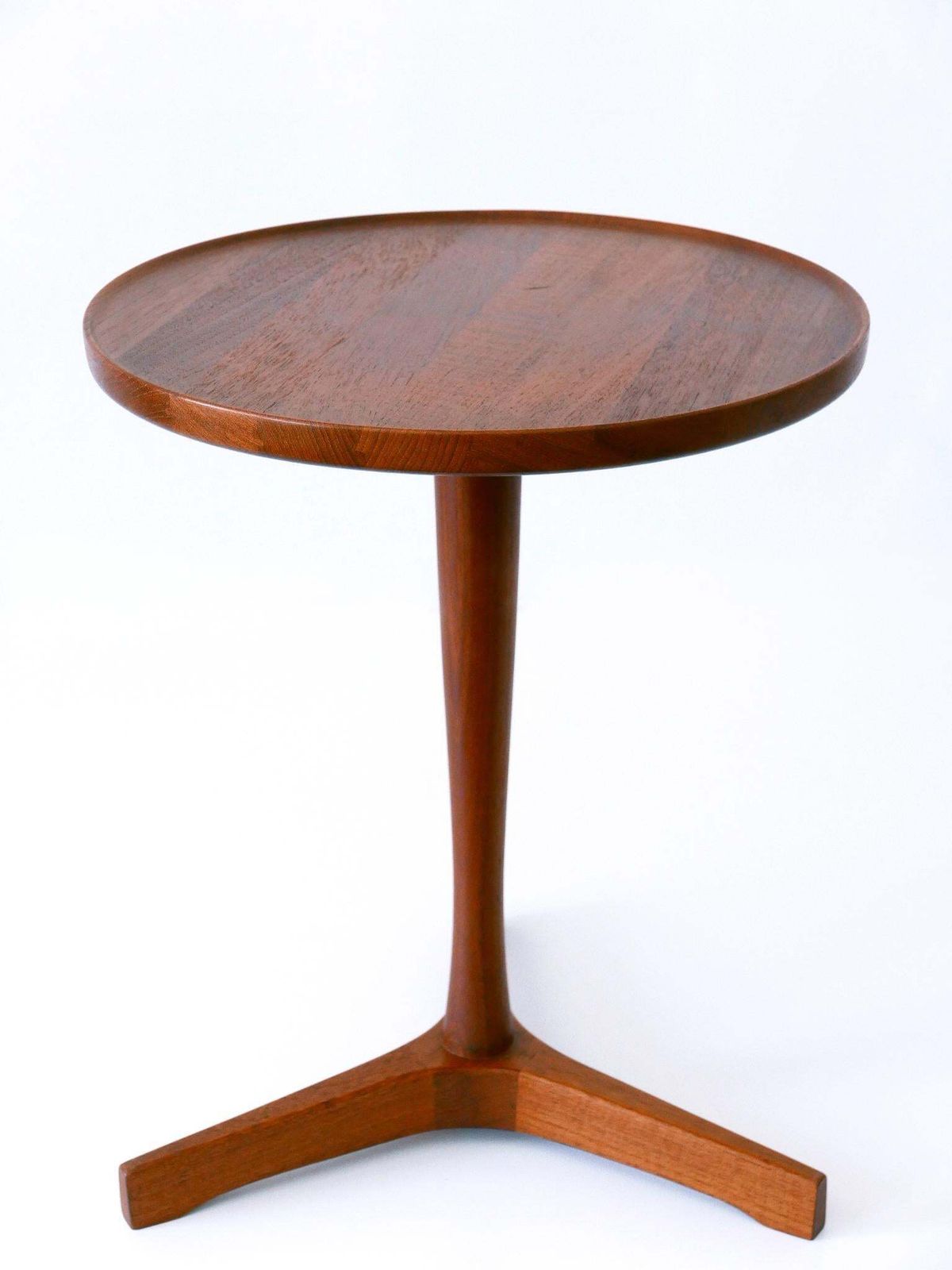 photo furniture Elegant Mid Century Modern Teak Side Table By Hans C. Andersen For Artek 1960s