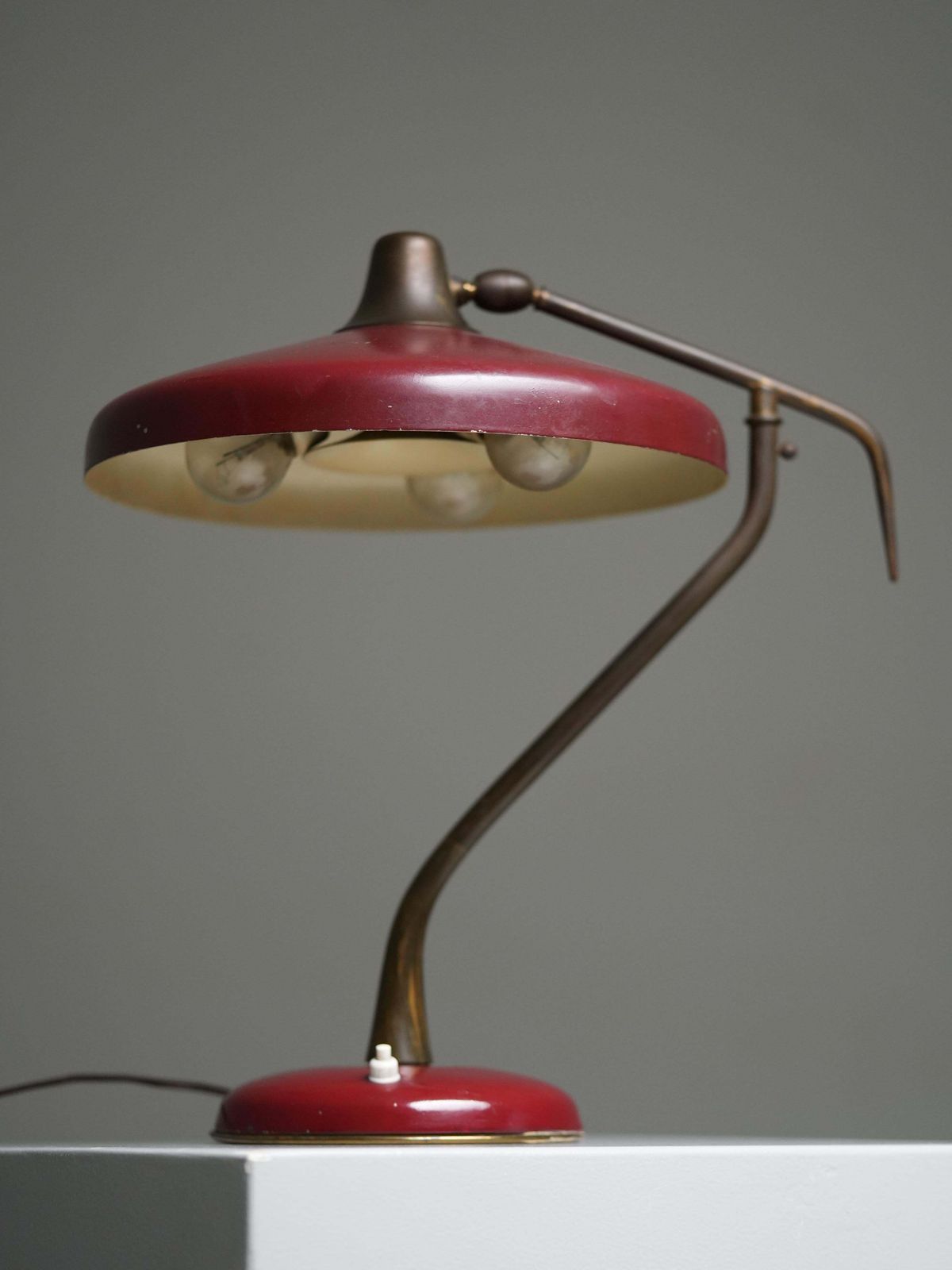 Oscar Torlasco Desk Lamp In Bordeaux Red Metal And Brass For Lumi, Italy, 1950's photo for sale