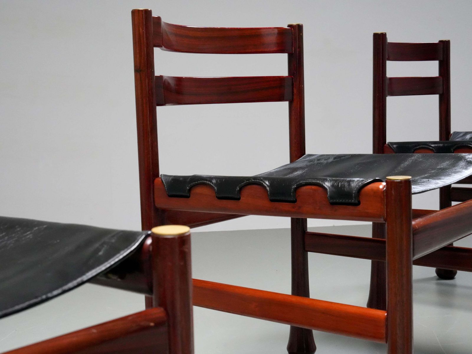Set Van 6 Eetkamerstoelen Van Luciano Frigerio In Hout En Leer, Italië, Jaren 1970 photo 6904.0