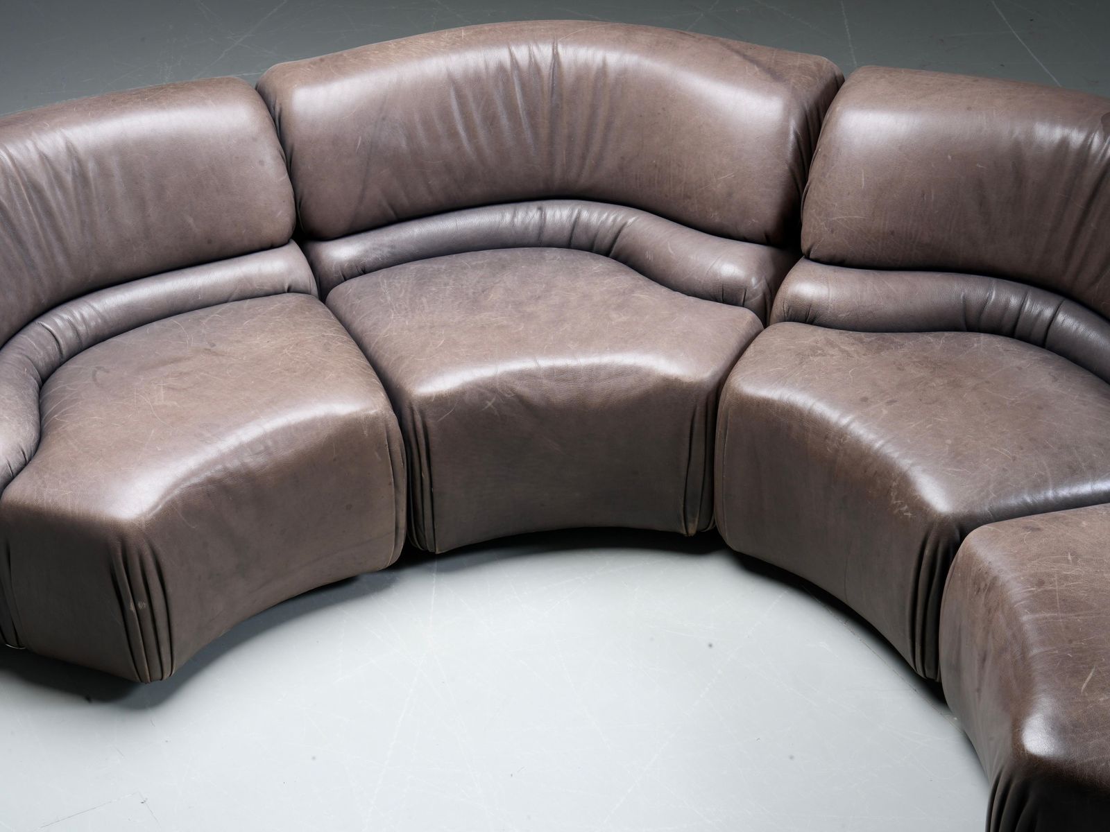 photo furniture De Sede 'Cosmos' Ds28 Modular Sofa In Grey / Brown Leather, Switzerland, 1970's