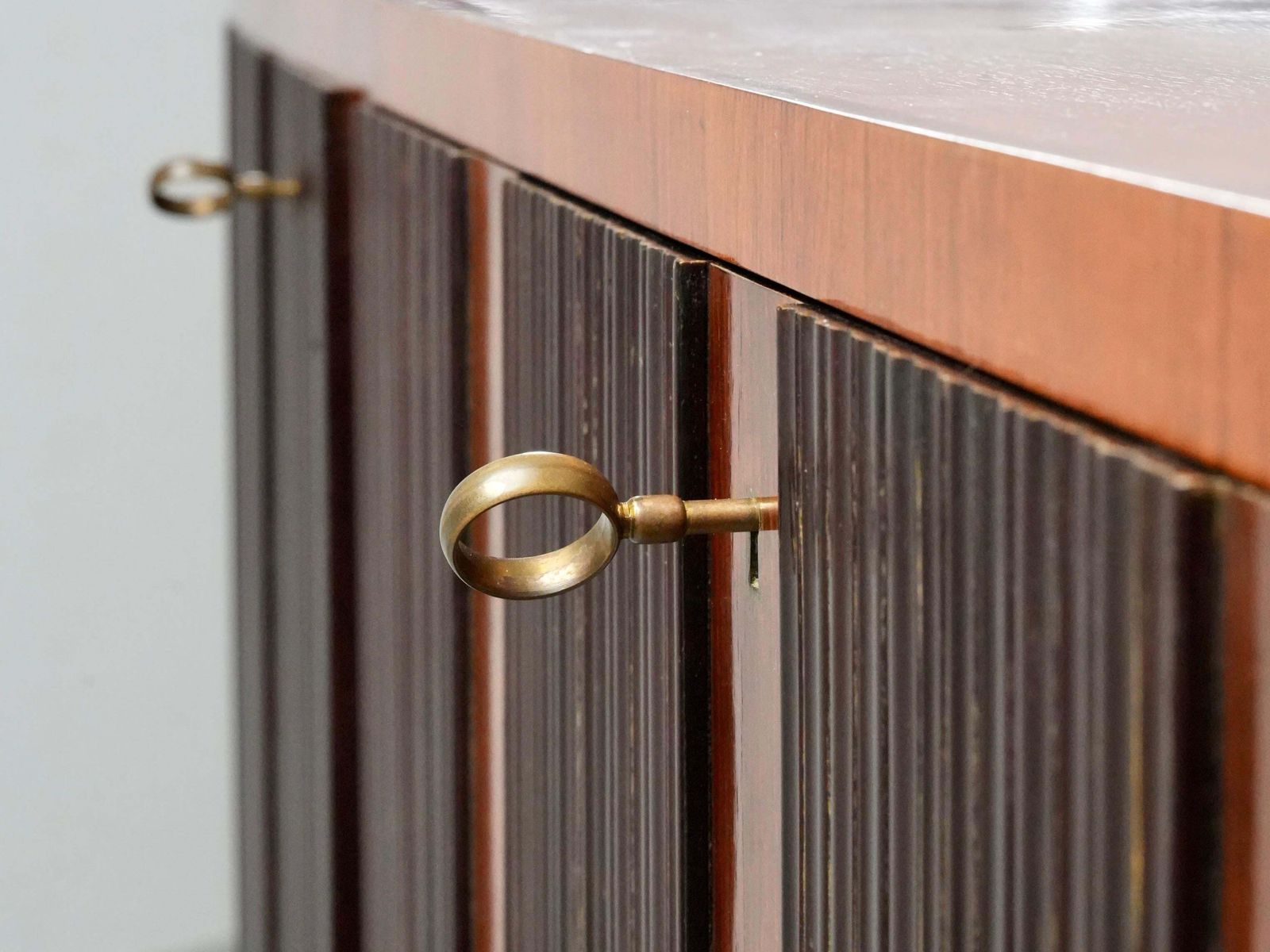 Paolo Buffa Grande Credenza Op Acht Poten, Hout, Messing En Glas, Italië, Ca. Jaren 1950 photo vinterior