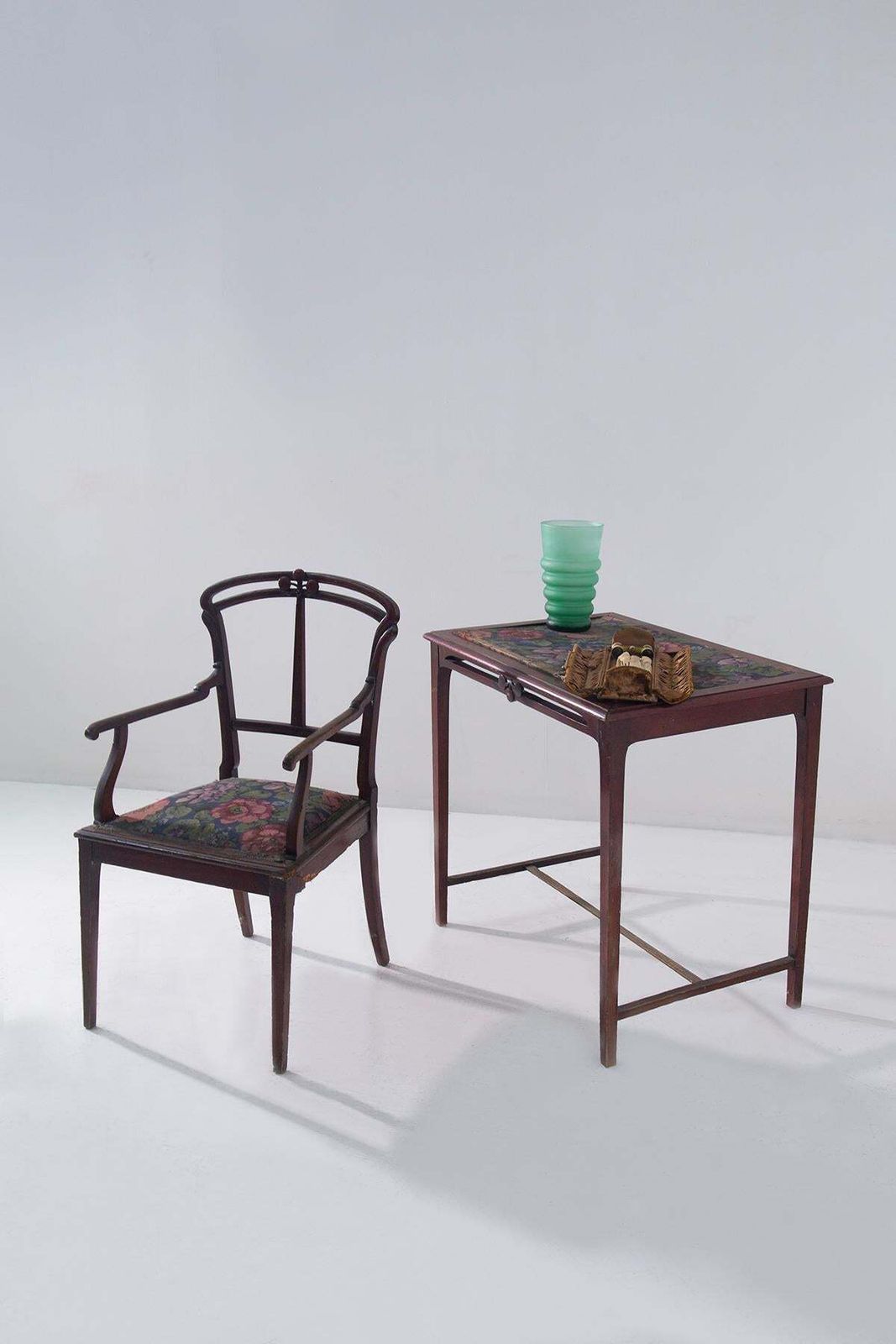 photo furniture Italian Art Nouveau Style Desk And Chair Set