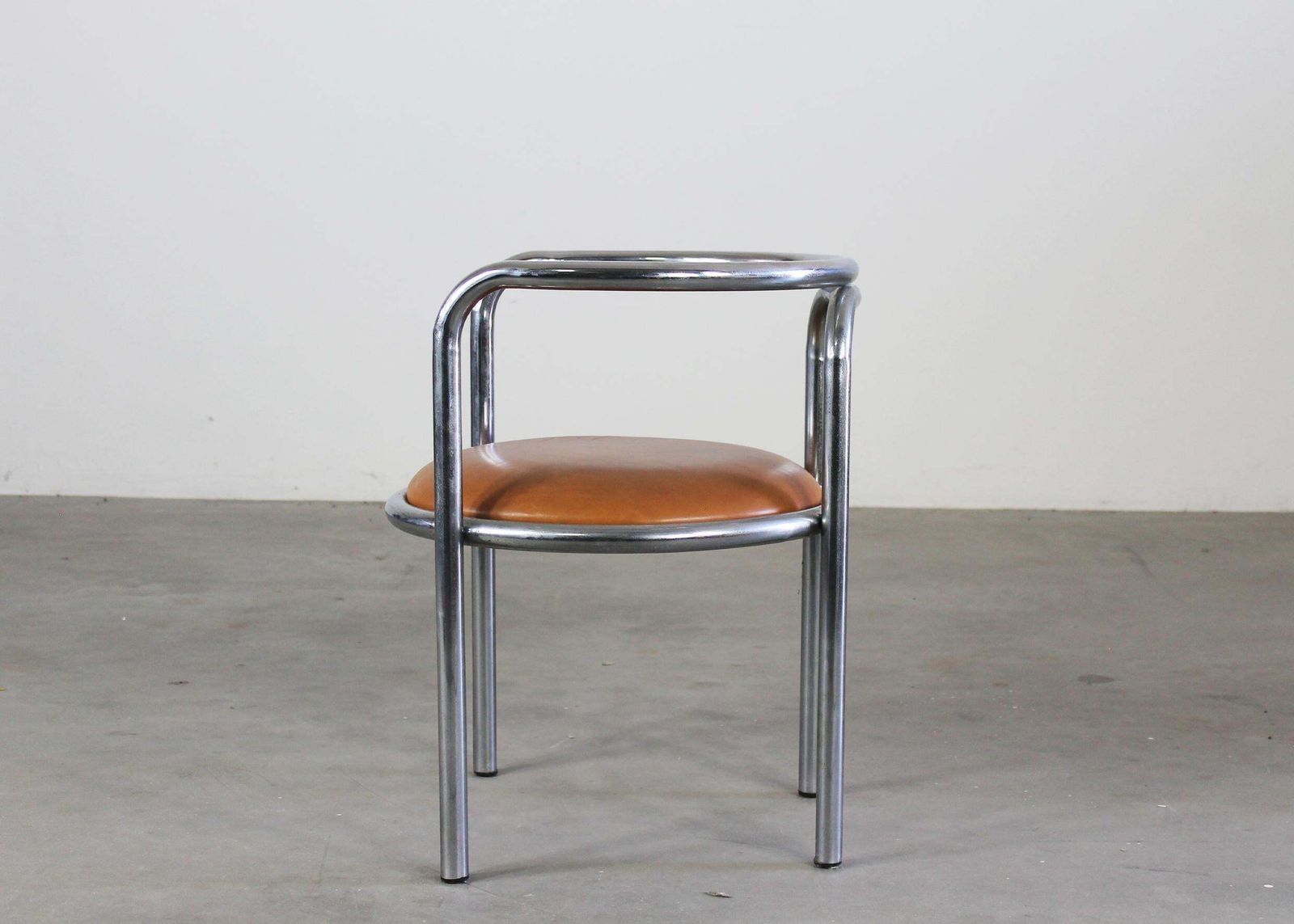 photo vinterior Gae Aulenti Locus Solus Dining Room Set In Steel And Leather By Poltronova 1970s