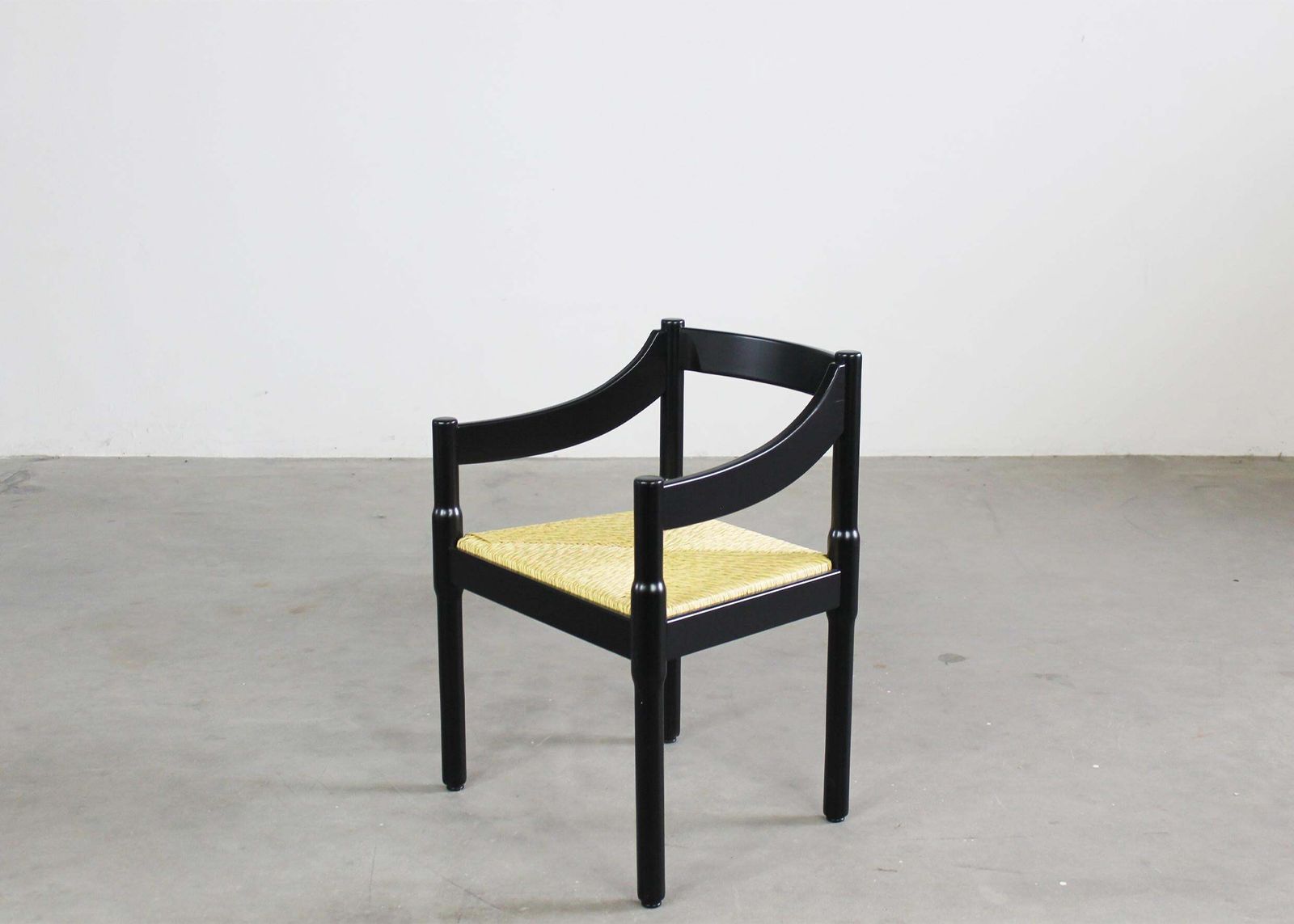 photo vinterior Vico Magistretti Set Of Twelve Black Carimate Chairs By Cassina 1960s