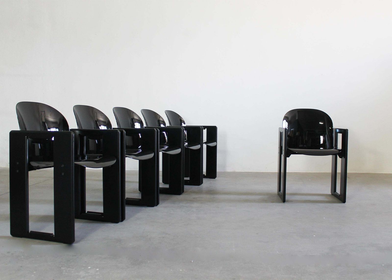 photo furniture Tobia & Afra Scarpa Set Of Six Black Dialogo Dining Chairs By B&B 1973