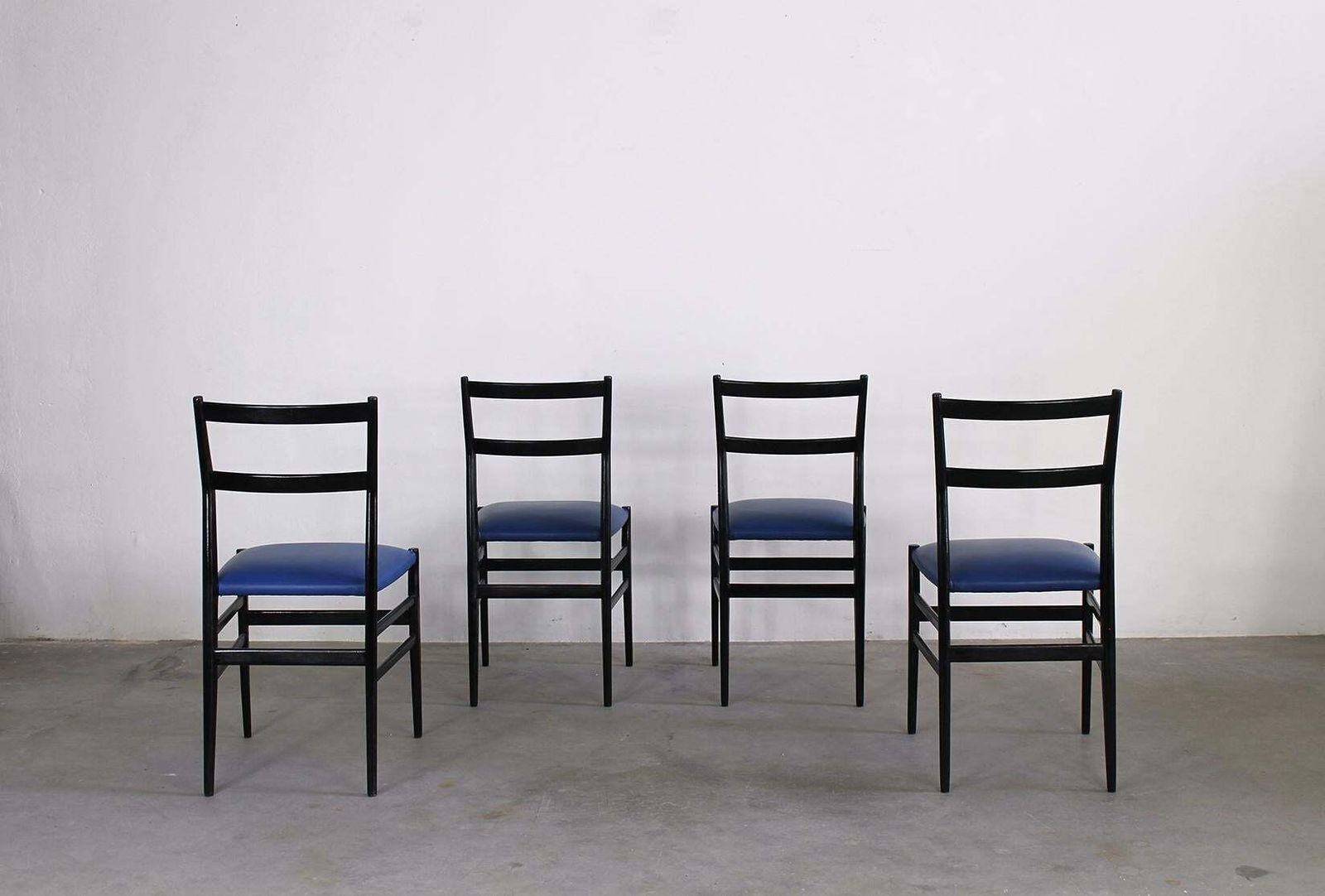 Furniture Gio Ponti Set Of Four Leggera Dining Chairs By Cassina 1951 Italy photo