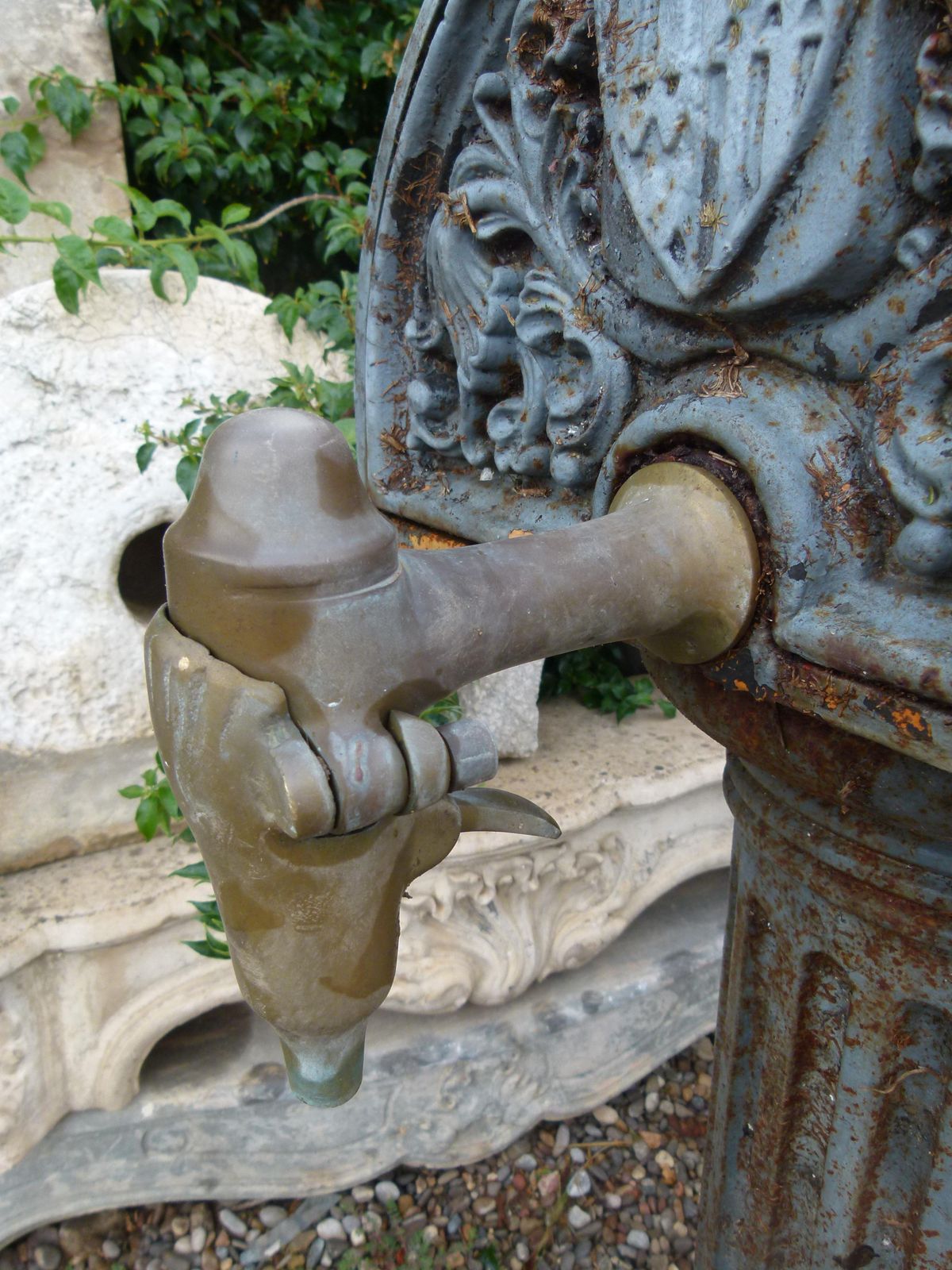 Early 20th Century Urban Cast Iron Fountain With A Low Lying Sink photo Garden Decor