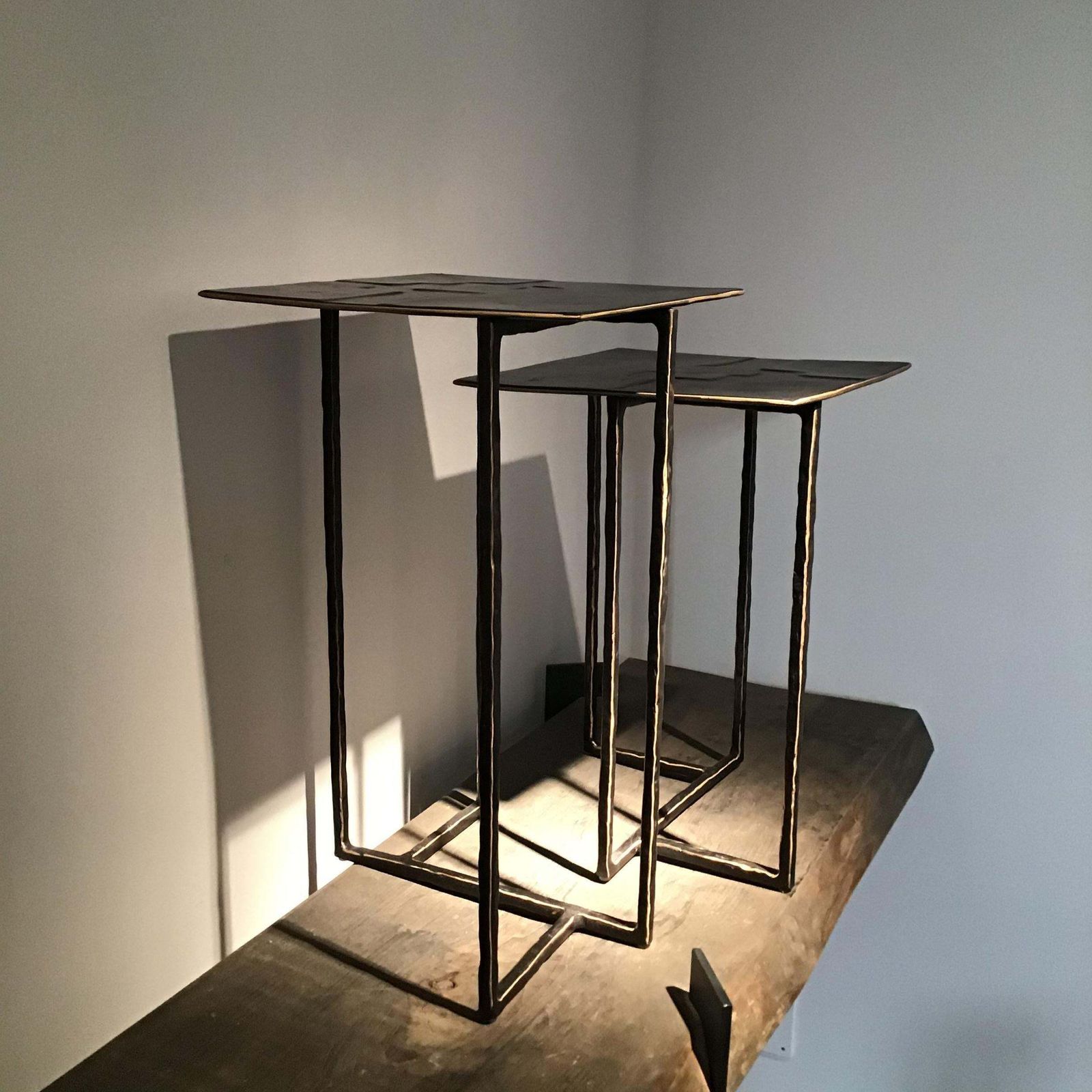 photo vinterior Laboratoro Avallone “ Tavoli Occasionali “ Twist Coffe Table Bronzo Sat.2010 Ita