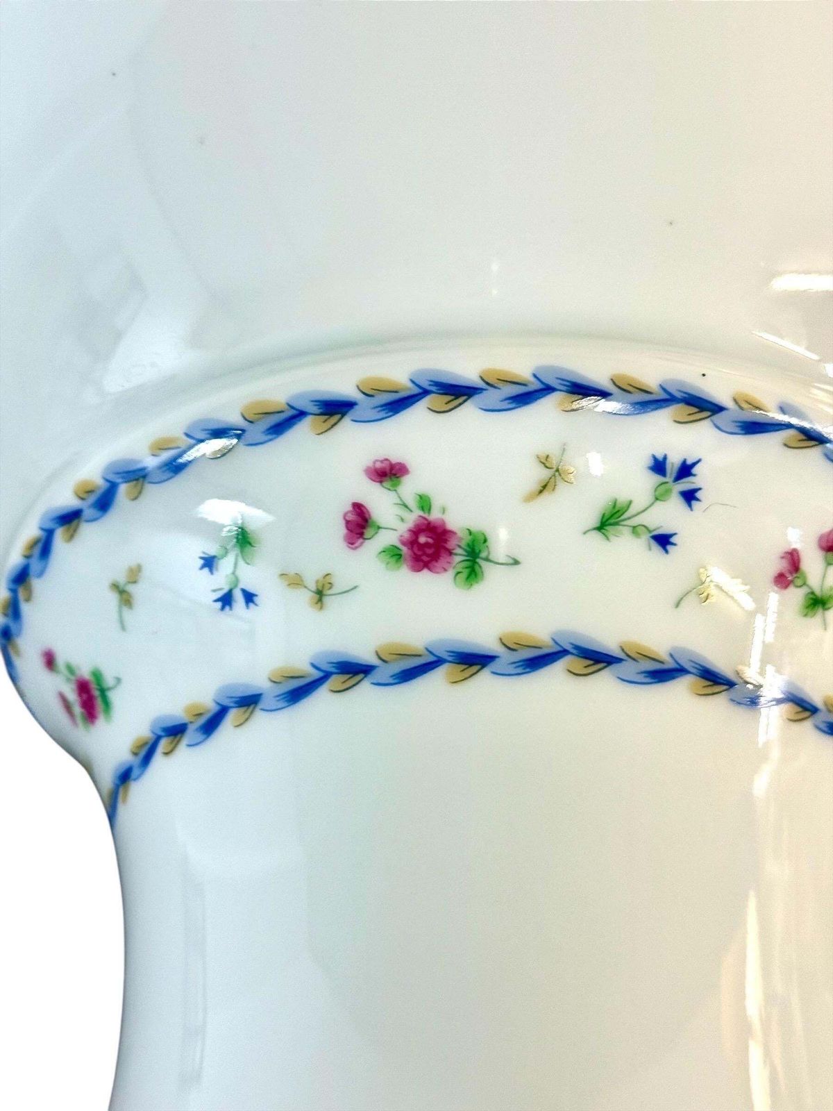photo vintage Limoges Porcelain Vase, Comte D'artois Bleu Pattern, 18th Century Design