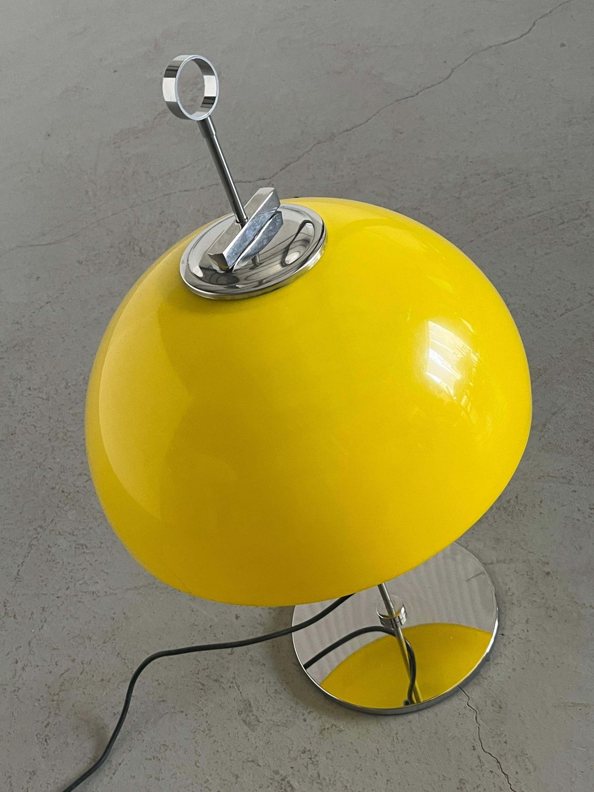 Vintage Space Age Desk Lamp In Yellow Plastic In Style Of Harvey Guzzini, Italy photo 611.0