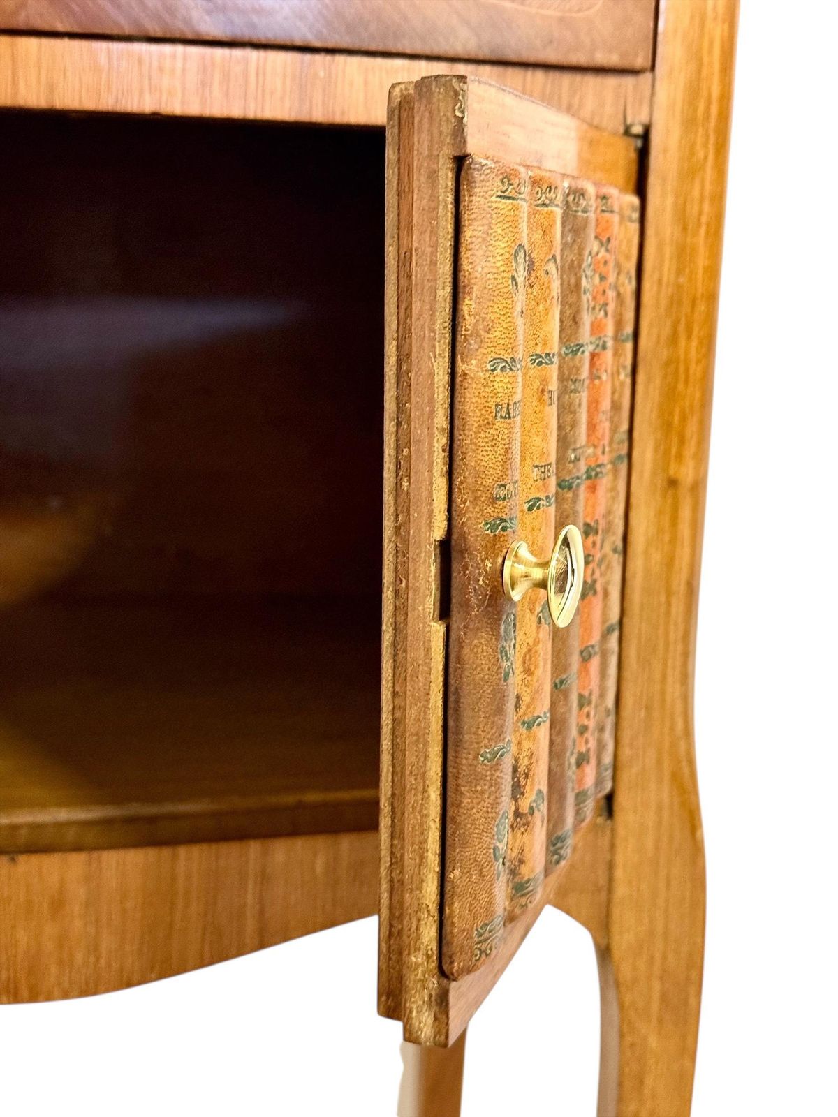 photo vintage Pair Of Louis XV Style Nightstands With Faux Book Front, 19th Century
