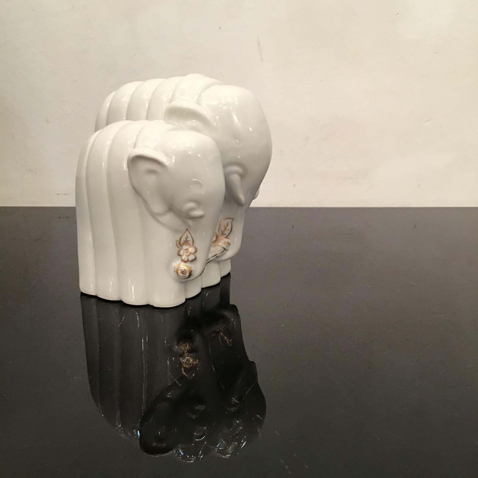 Gio’ Ponti “ Elephant “ Porcelain Gold 1927 Italy photo vinterior