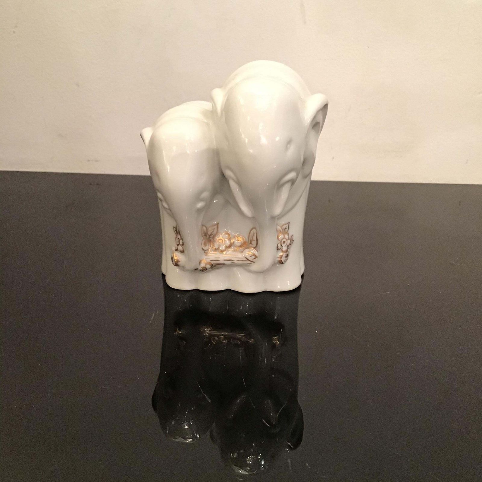4867.0 Gio’ Ponti “ Elephant “ Porcelain Gold 1927 Italy photo