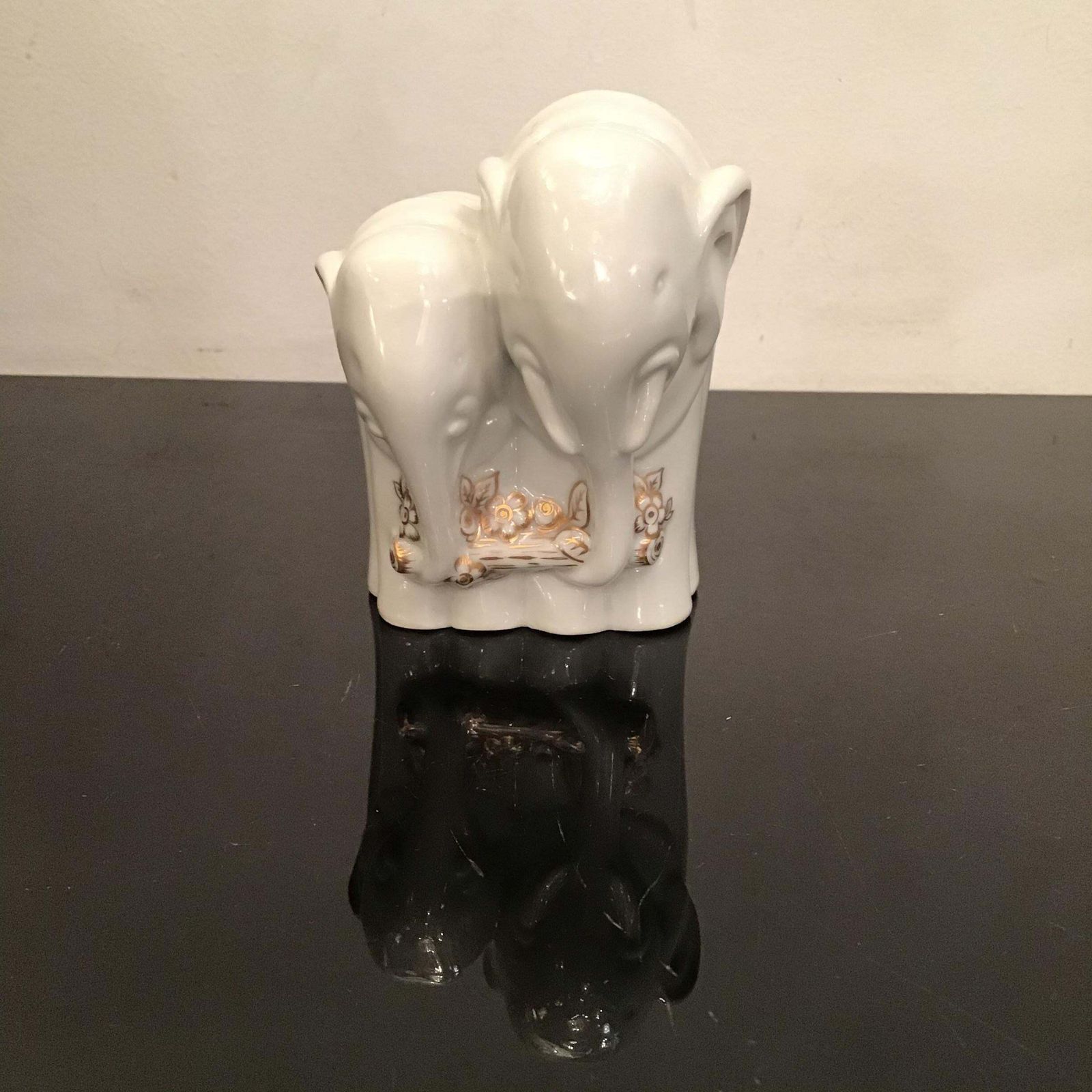 photo vinterior Gio’ Ponti “ Elephant “ Porcelain Gold 1927 Italy