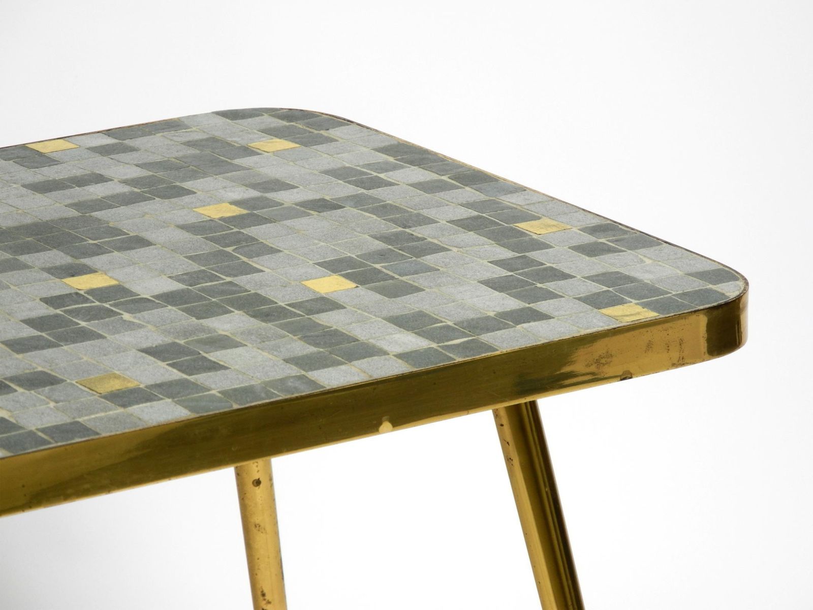 photo vintage Mid Century Brass Side Table With Mosaic Surface By Münchener Zierspiegel