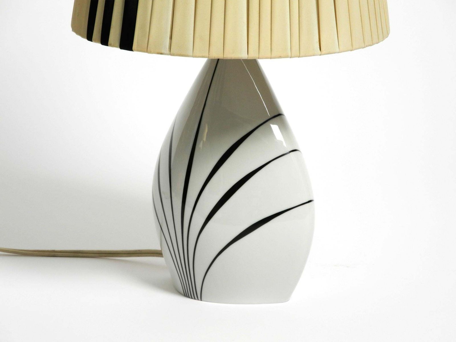 photo vinterior Beautiful Mid Century Table Lamp Made Of Ceramic And Plastic Shade By Alka Kunst
