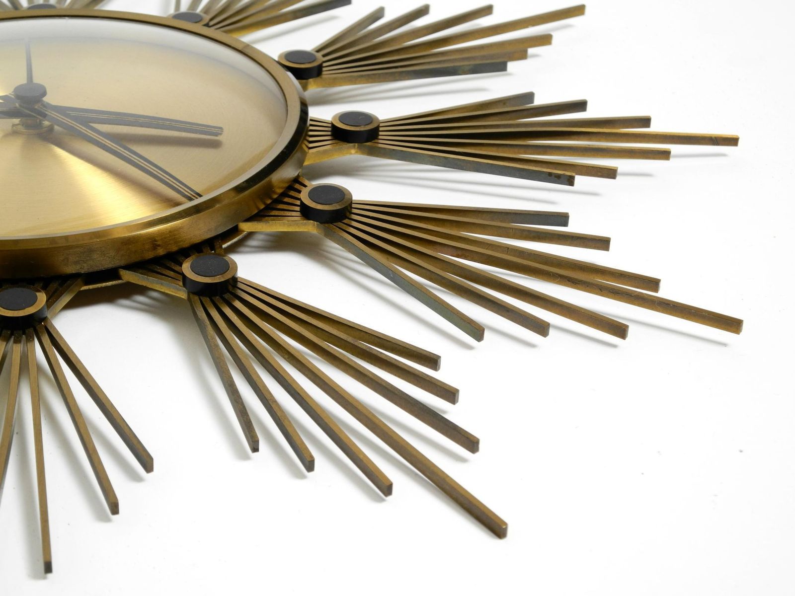 photo furniture Original 1950s Sunburst Wall Clock By Atlanta Made Of Brass And Battery Operated