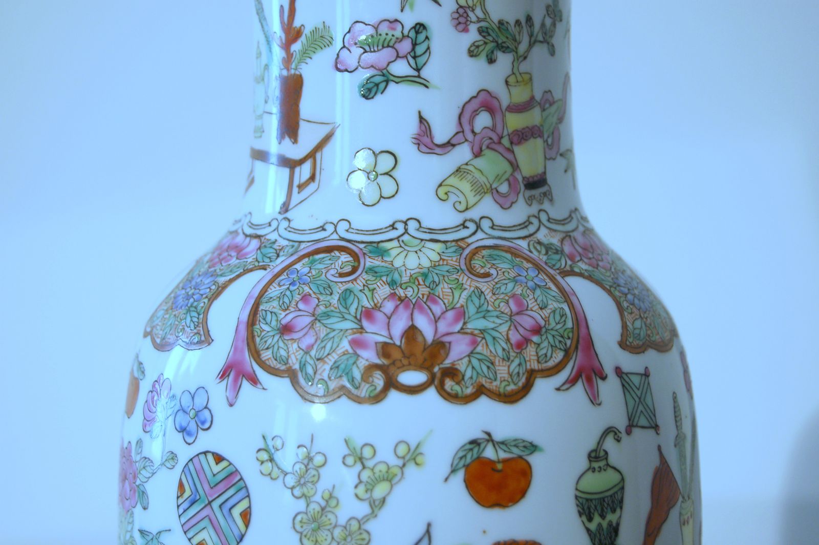 Home Decor Porcelain Vase Qing Dynasty   20th Century photo