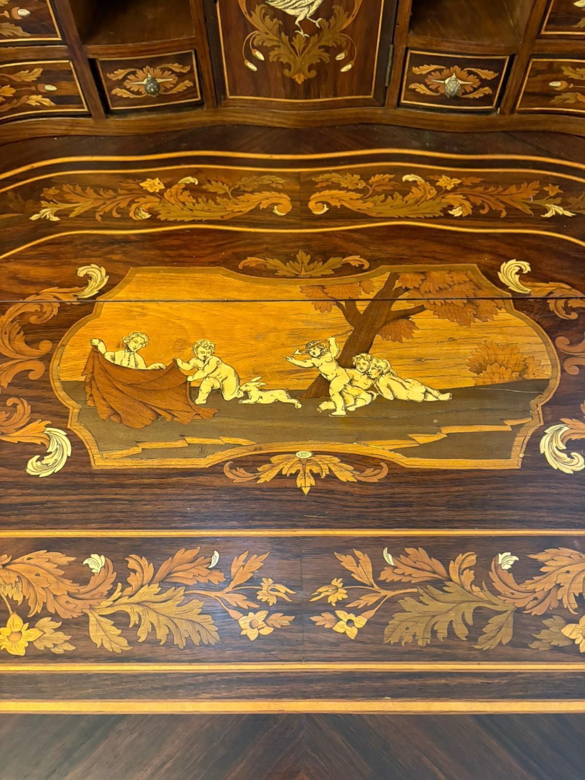 photo vinterior Outstanding Quality Antique Italian Marquetry Inlaid Burr Walnut Bookcase