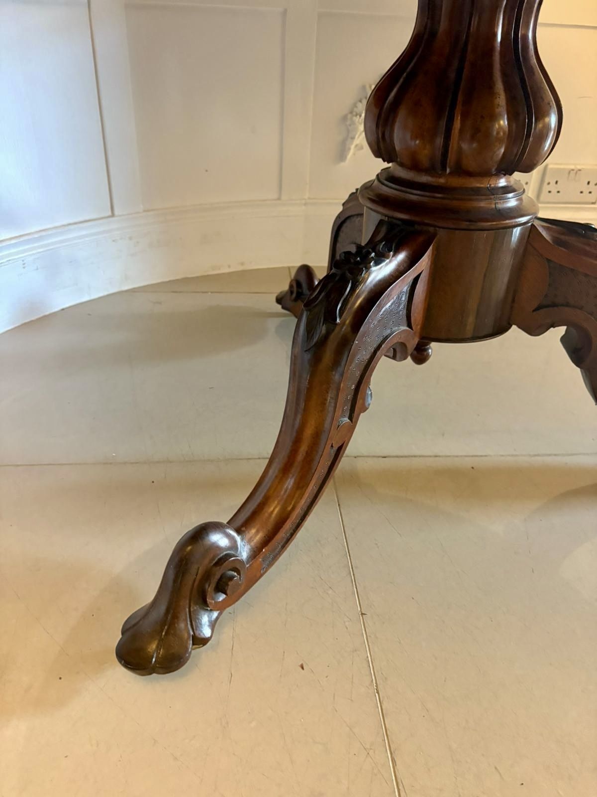 Antique 19th Century Quality Carved Rosewood Circular Dining Table photo vinterior