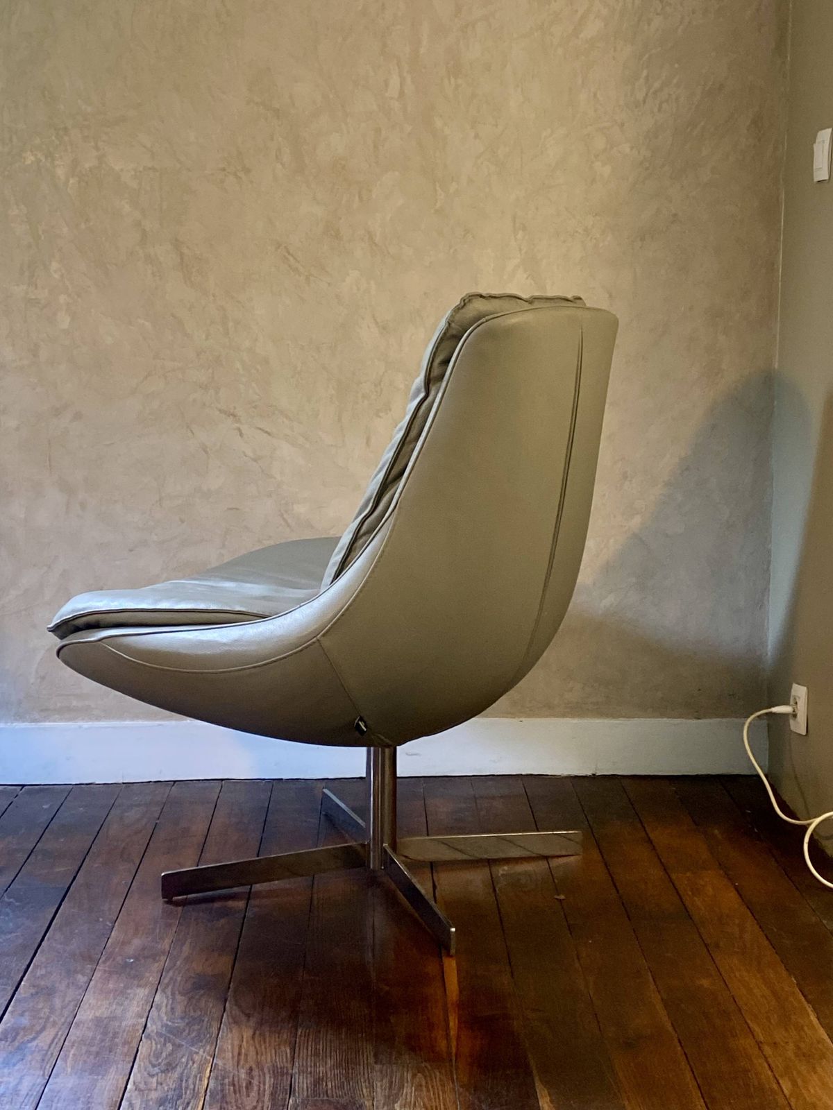 Vintage Design Armchair Daya Bontempi Italy. photo vintage