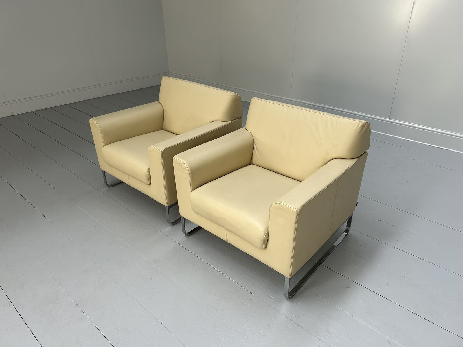 Pair Of Walter Knoll “Morgan 465” Armchairs – In Cream Leather photo for sale