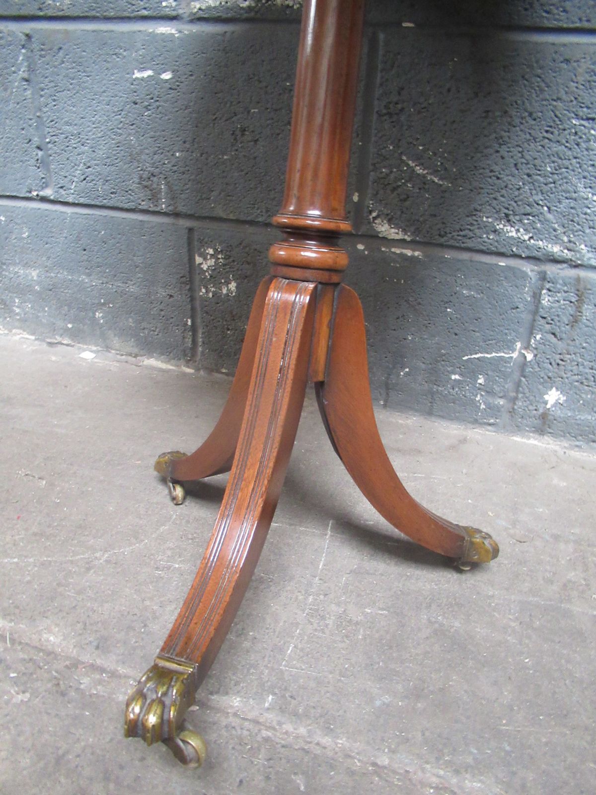 photo furniture Hexagon  Mid Century  Lamp Table In The Antique Style