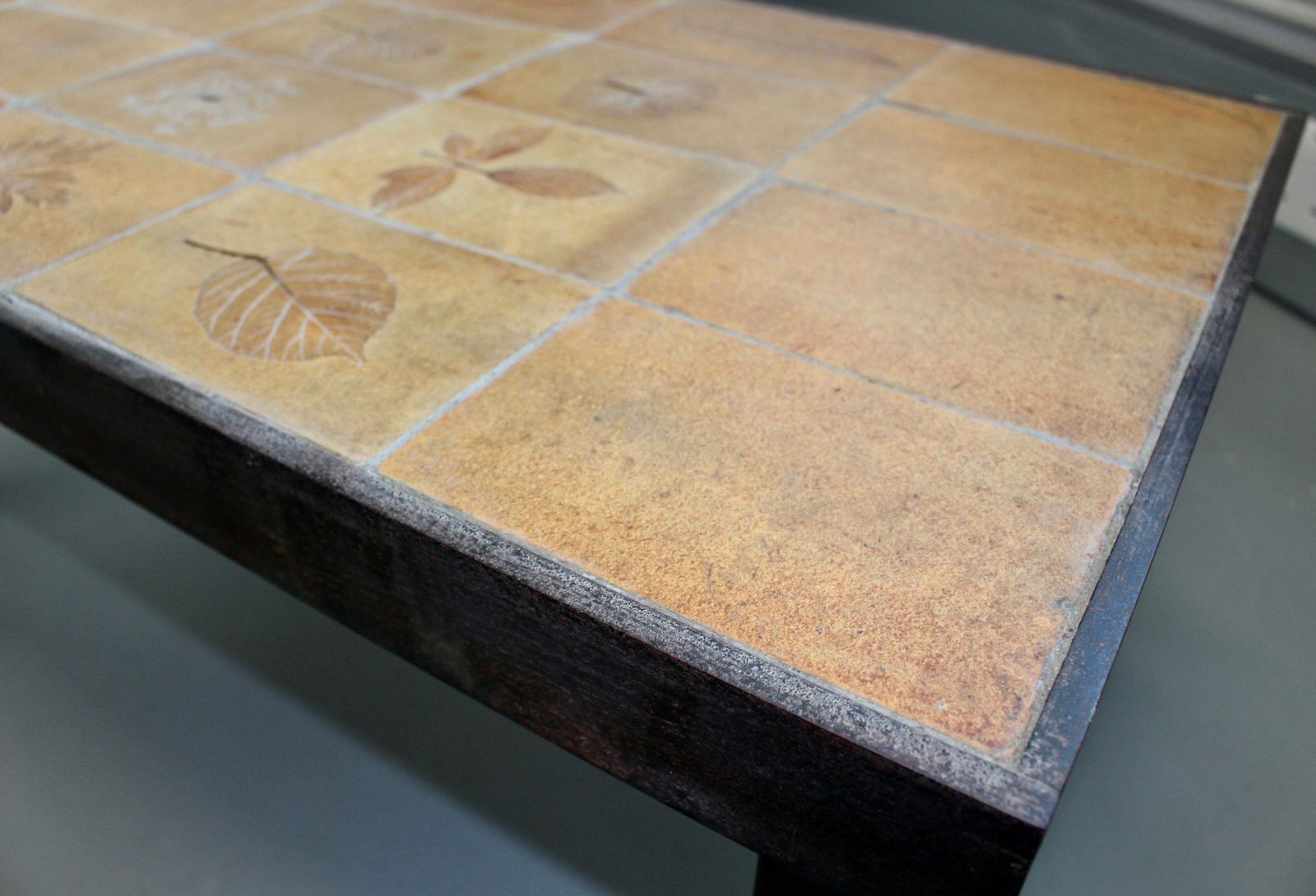 photo vintage Vintage French Coffee Table With Ceramic Top By Roger Capron (Circa 1970s)