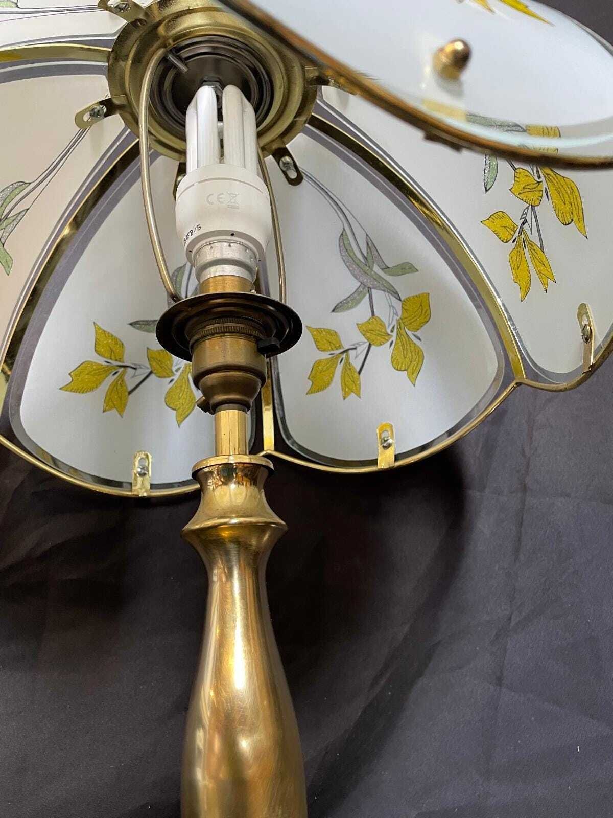 photo furniture Elegant Vintage Brass Bedside Lamp With Floral Glass Shade, 1980s Ambient Lighting