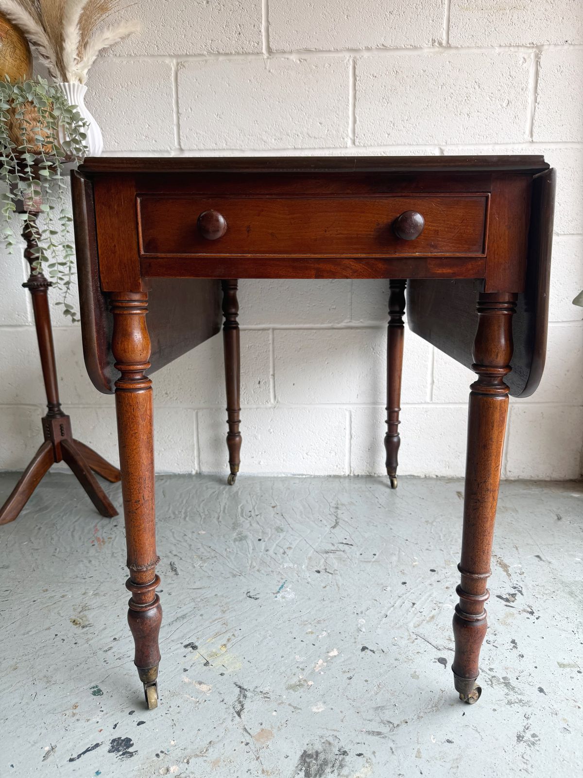 Beautiful English Regency Era Pembroke Table In Mahogany