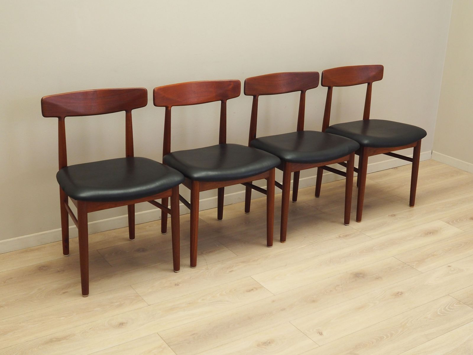 Set Van Vier Teakhouten Stoelen, Deens Design, Ca. Jaren 1960, Fabrikant: Bruno Hansen, Ontwerper: Henning Kjærnulf photo for sale
