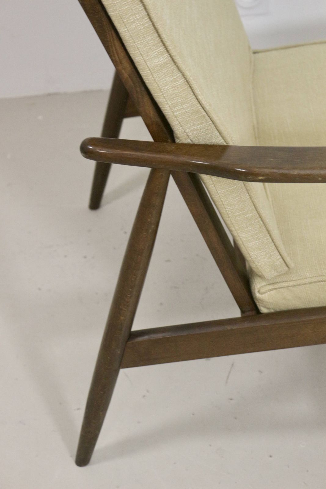 photo vinterior 1960s Scandinavian Armchair With Curved Armrests.