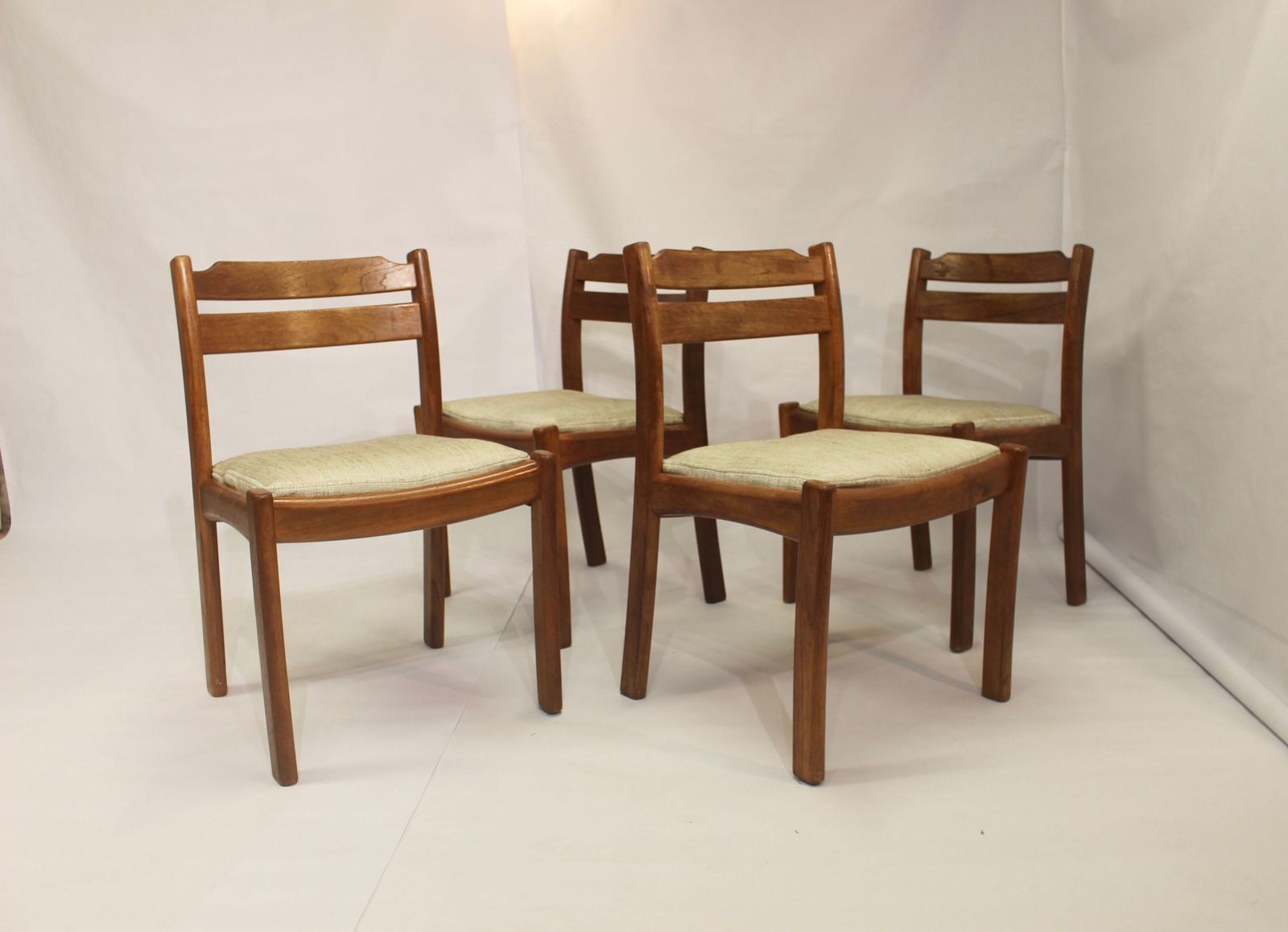 Set Of 4 Dyrlund Chairs From The 60s In Teak photo vintage