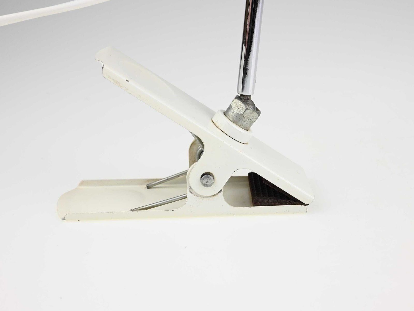 photo furniture Vintage White Clip On Lamp, Mid Century Desk Lamp, Metal Lamp, Table Lamp, Desk Lamp, Clip On Lamp, Mid Century Lamp, White Lamp