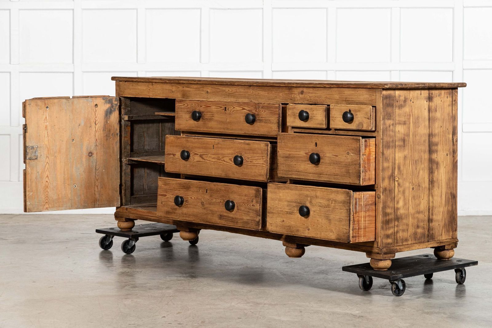 Large 19thc English Pine Dresser Base photo vinterior