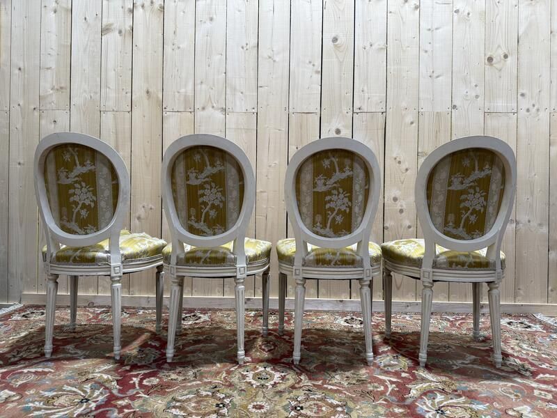 Suite De 4 Chaises Médaillons De Style Louis XVI Rechampi Blanc Cassé photo for sale