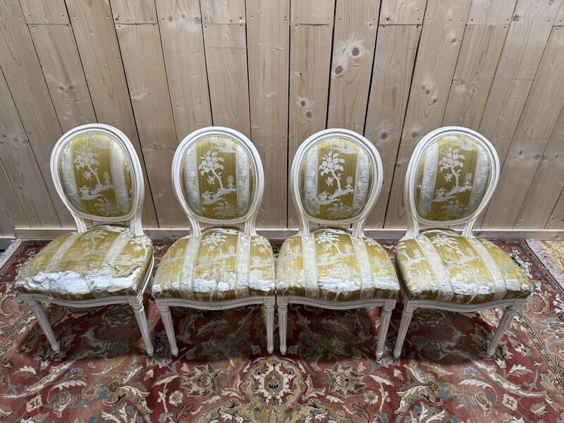 Suite De 4 Chaises Médaillons De Style Louis XVI Rechampi Blanc Cassé photo Furniture