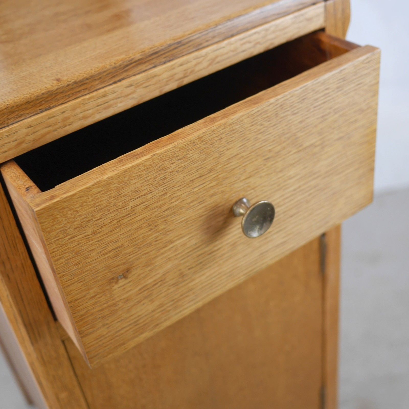 photo vintage Vintage Early 20th Century Oak Bedside Pot Cabinet Nightstand #102938