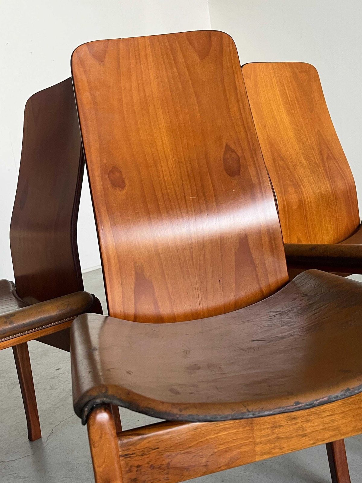 Set Of 4 Vintage 'Fiorenza' Dining Chairs By Tito Agnoli For Molteni In Leather & Walnut, 1968 Italy photo buy