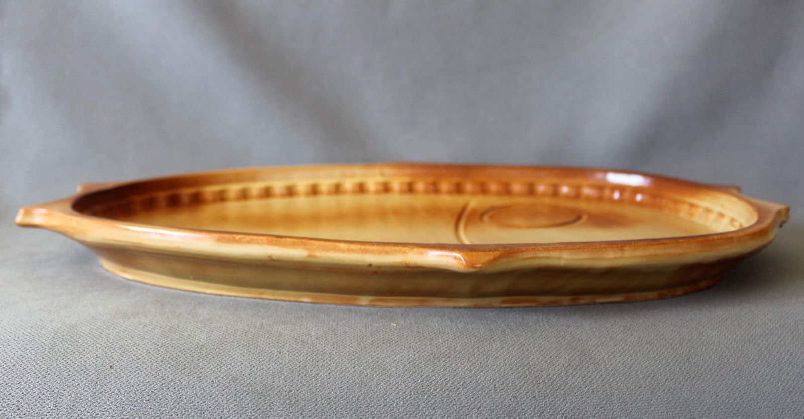 Zeer Groot Vintage Keramisch Serveerschotel In Visvorm, Gesigneerd Cermac, Bruine Glazuur, Forel, Zalm, Modernistisch photo Woonaccessoires