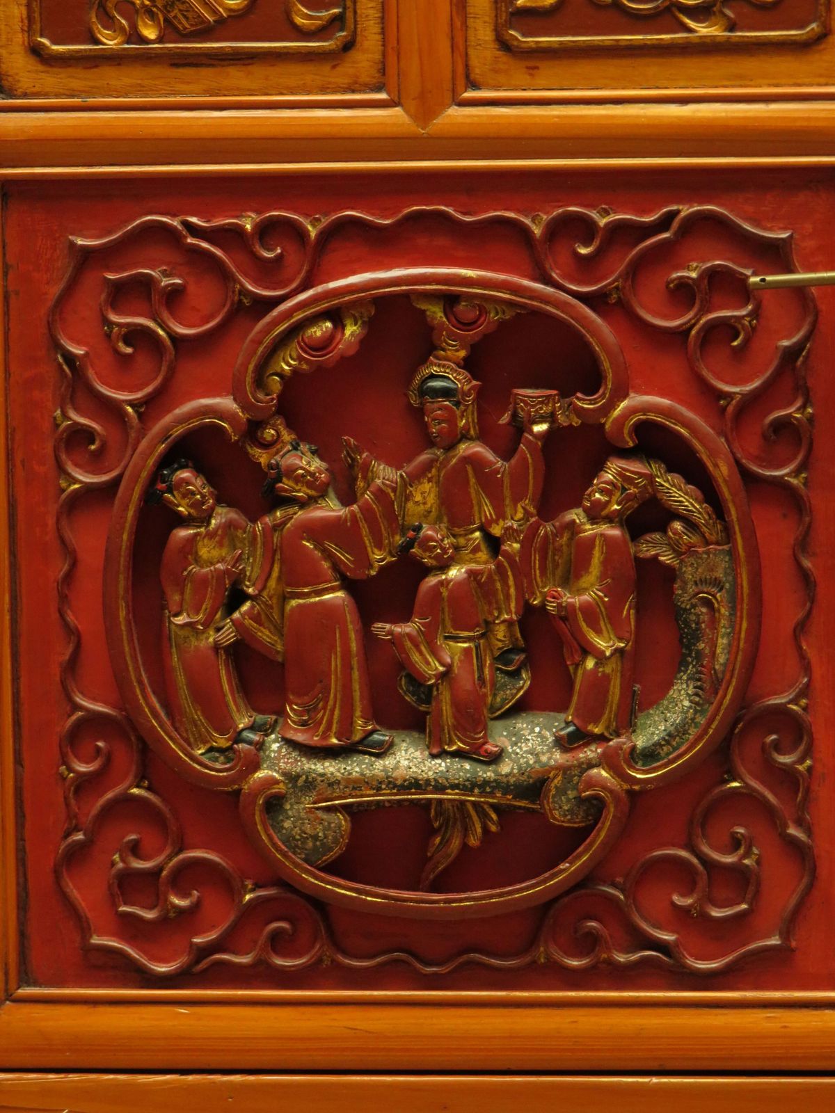 photo vintage Chinese Wedding Cabinet With Ornate Carvings