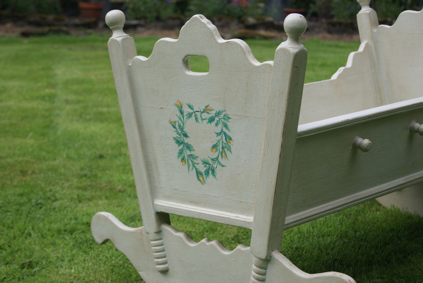 photo furniture Antique 19th Century European Cradle