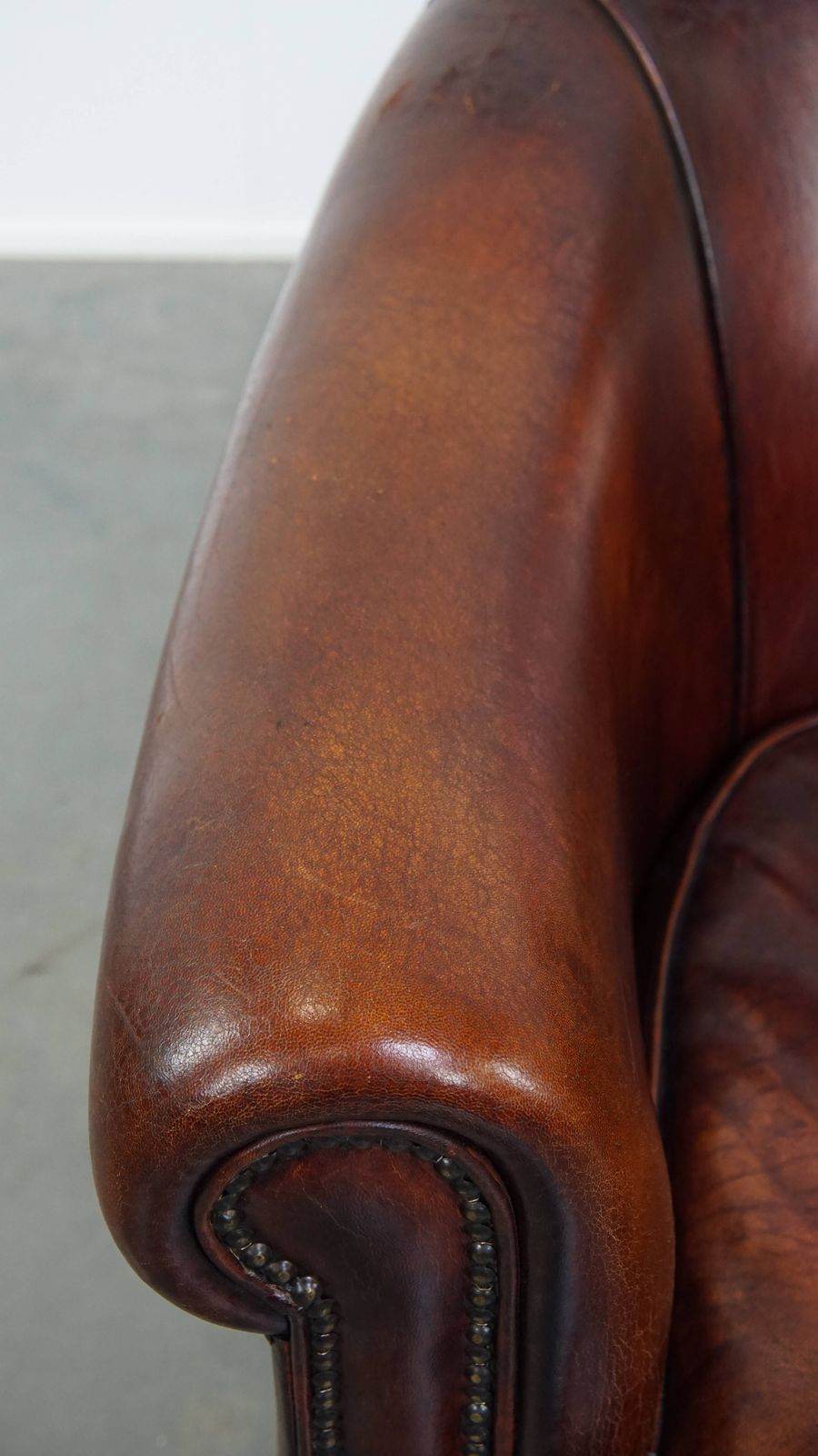 Schapenvacht Club Fauteuil In Een Mooie Warme Cognackleur Met Een Fraaie Patina photo buy