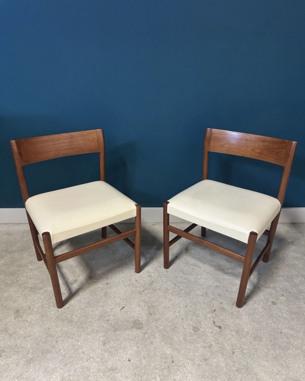photo furniture “Model 9” Dining Chairs Designed By Arne Halvorsen For L.Jacobsen Mobelsnekkeri