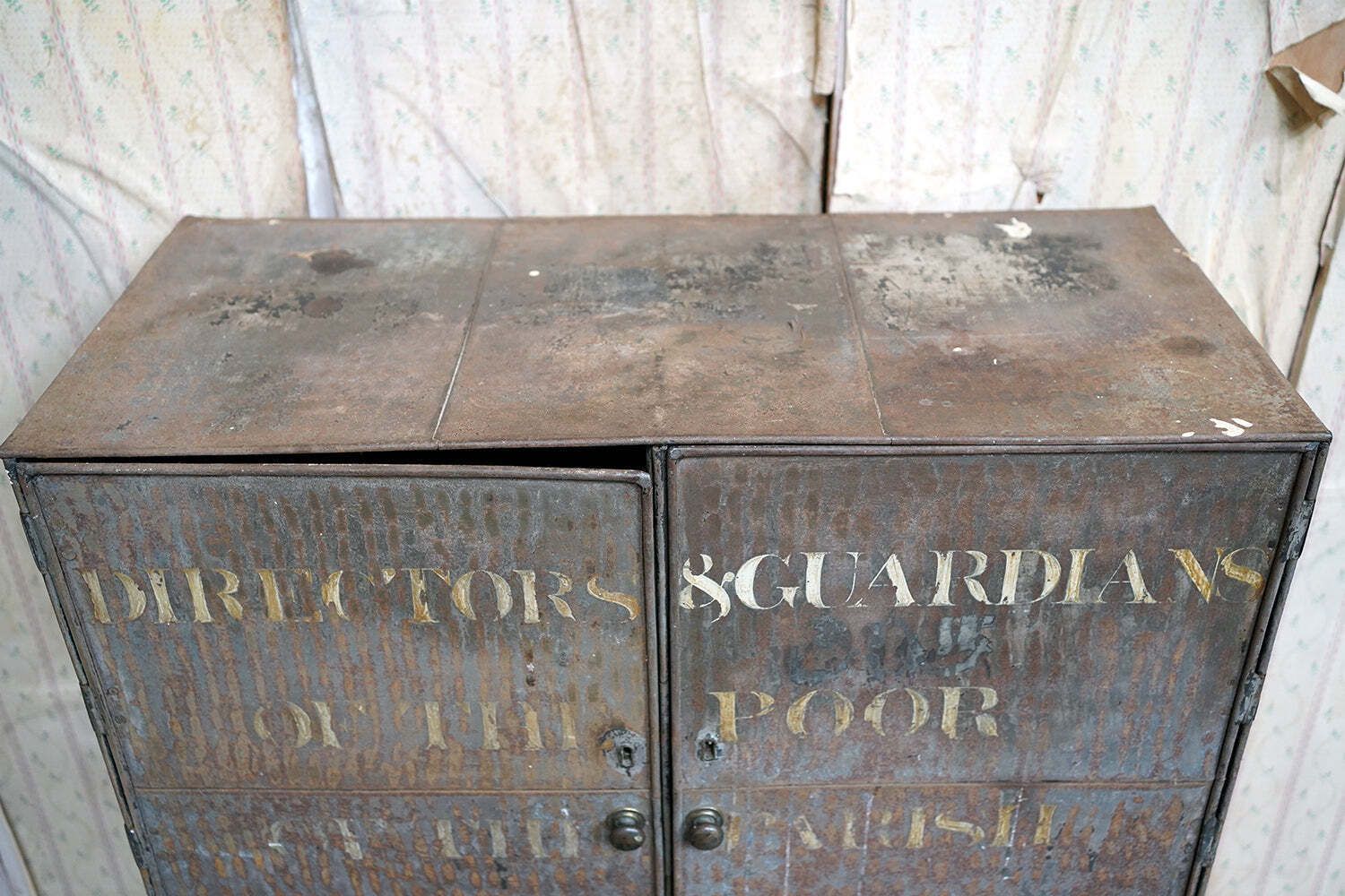 An Early 19thc Painted Metal Alms Cabinet; "Directors & Guardians Of The Poor Of The Parish Of Brighthelmston" C.1810 30 photo vinterior