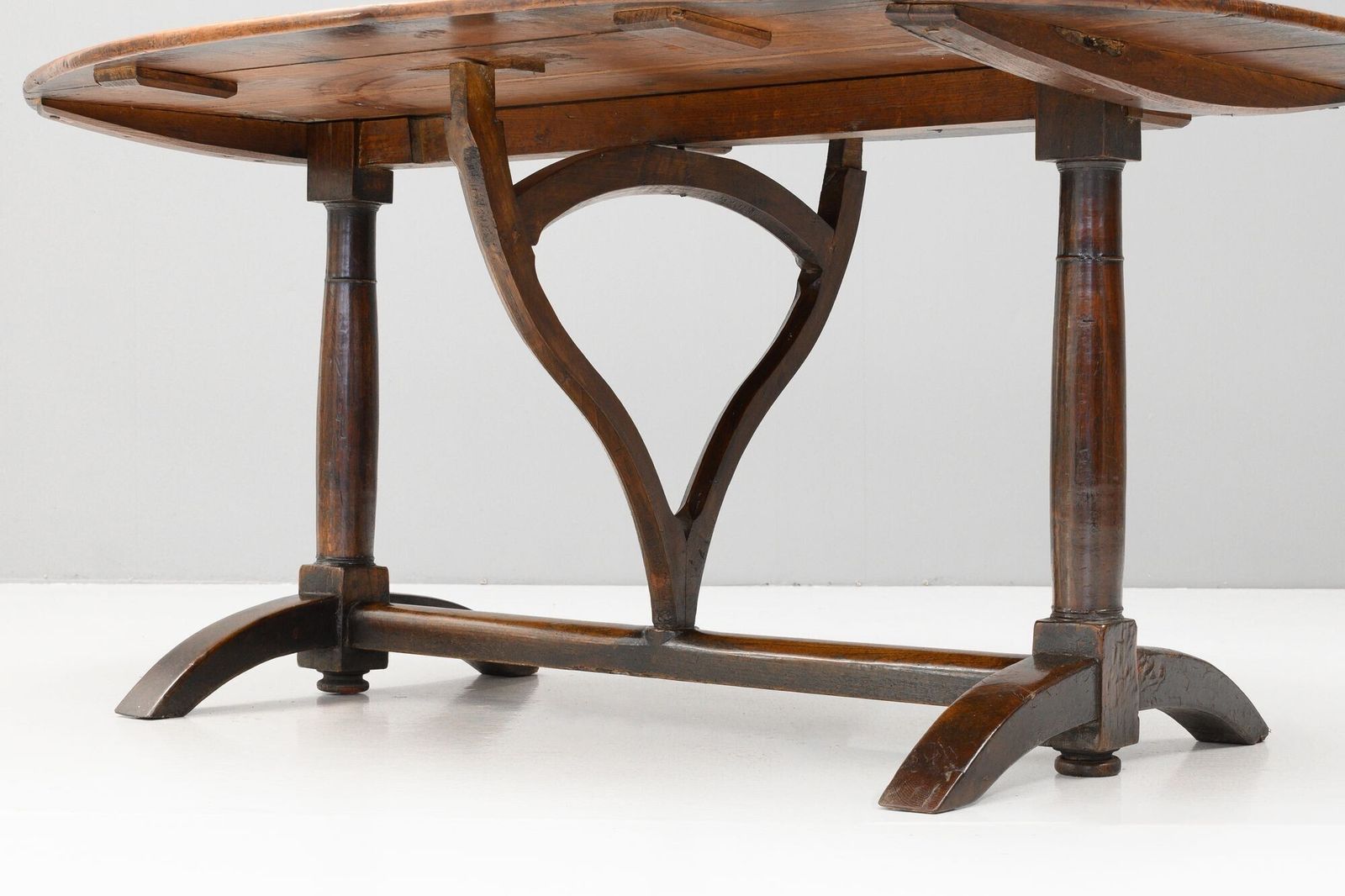Vigneron Table photo vintage