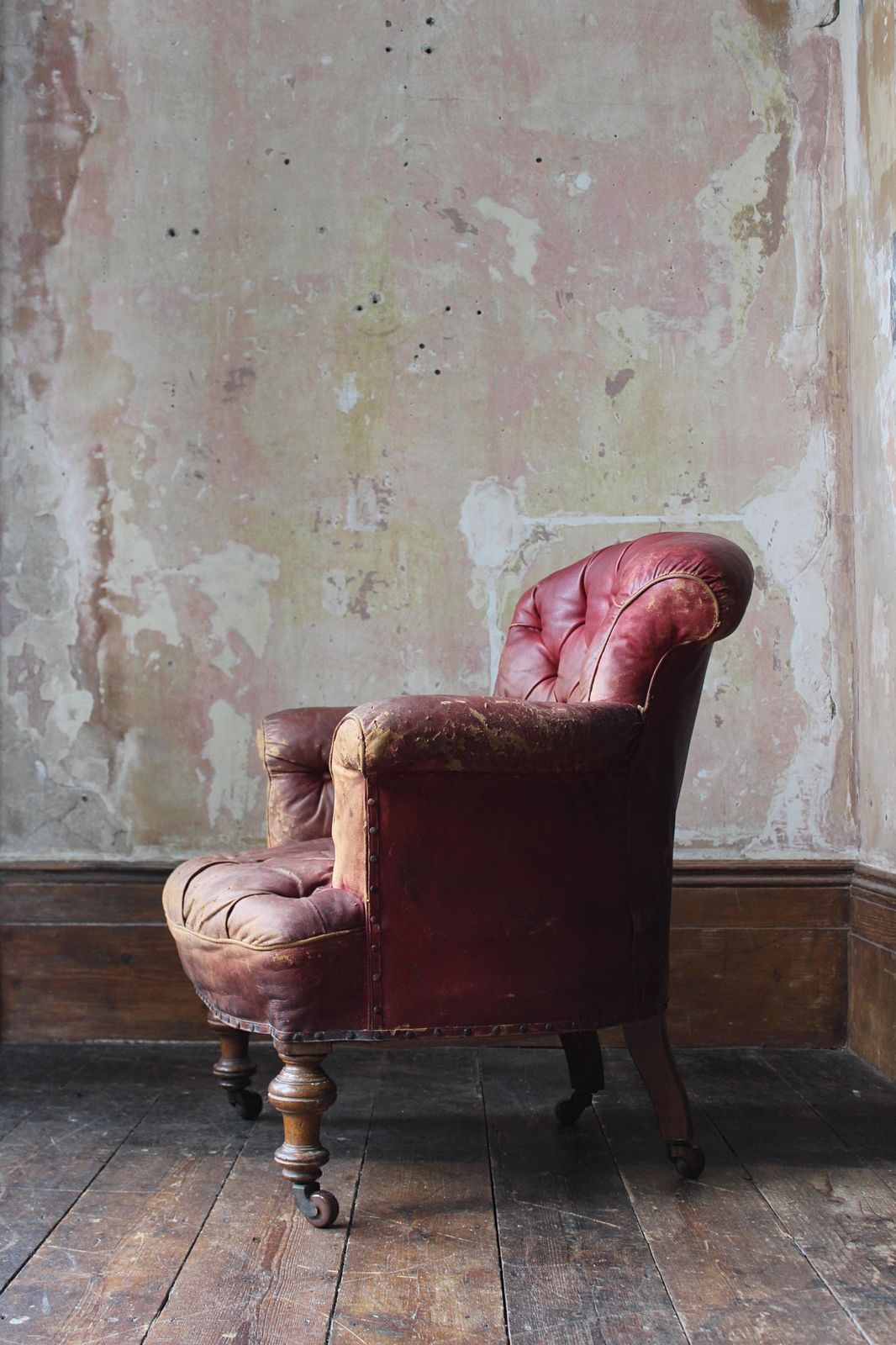 Circa 1845 Robert Strahan & Co Ireland Dublin Red Leather Armchair, Elveden Hall photo for sale